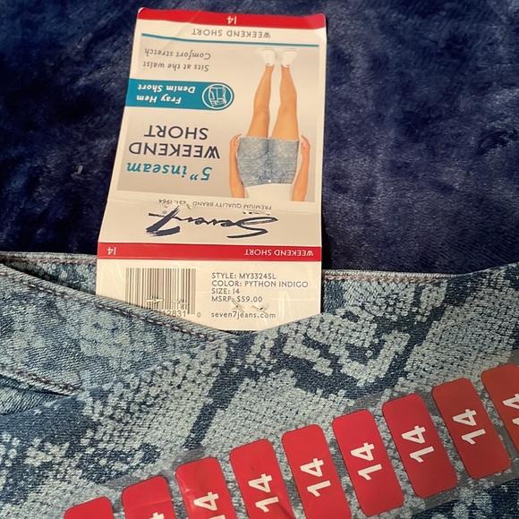 Seven 7 - Picture 3 of 3